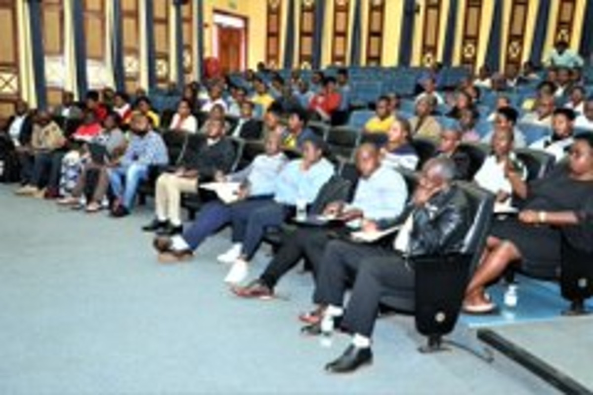 Nta mucuruzi ugomba kurenza iminsi umunani (8) atarasimbuza igikoresho yarafitemo ikoranabuhanga rya EBM akoresha igihe cyibwe cyangwa cyagize ikibazo.