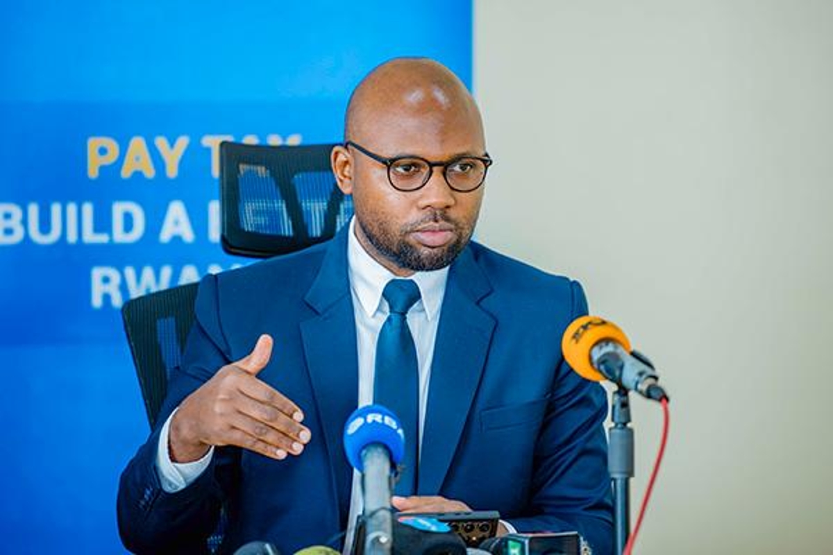 Abacuruzi bakora magendu basabwe kubicikaho